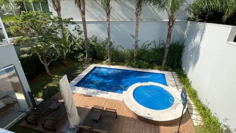 Imagem Imperdível casa em condomínio de luxo no Residencial Tamboré 10 em Santana de Parnaíba-SP: 4 quartos, 4 suítes, 5 banheiros, 4 vagas, 566m²!
