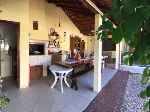 Imagem Imperdível casa à venda em Florianópolis-SC, bairro Ingleses: 5 quartos, 1 suíte, 3 salas, 4 banheiros, 3 vagas, 225m².