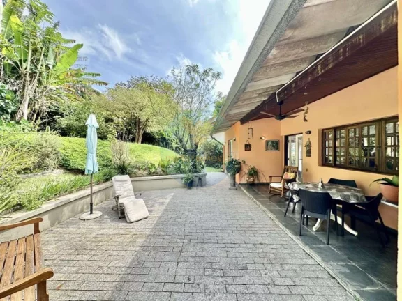Imagem Casa integrada à venda na Granja Viana miolo, 4dorm, 2suítes