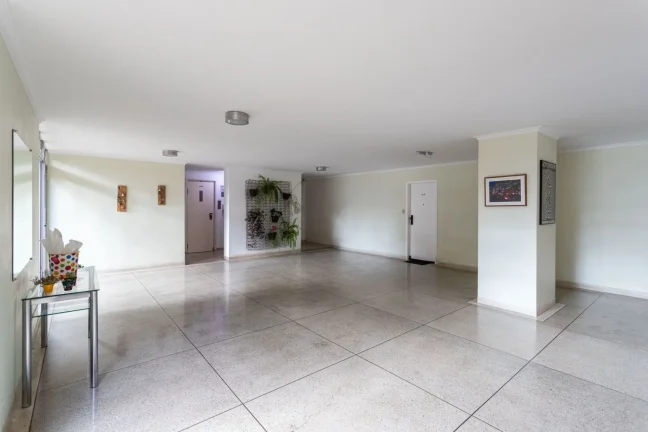Imagem Apartamento 57M² Reformado, 1Q, 1 Banheiro, 1 Vaga, Piscina, Churrasqueira, Academia, Piscina Aquecida, Salão de Festas e Jogos, Quadra, Playground.
