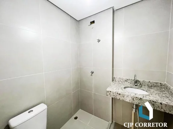 Imagem Apartamento de 2 dormitórios com suíte, varanda e garagem coberta. Infraestrutura completa.