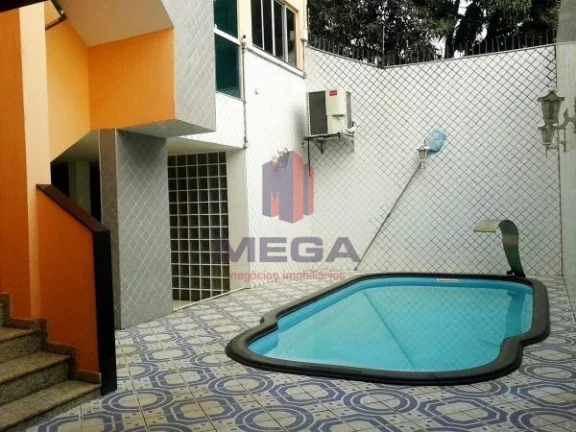 Imagem Residência com sete banheiros, três cozinhas, cinco quartos, escritório, três salas e muito mais!