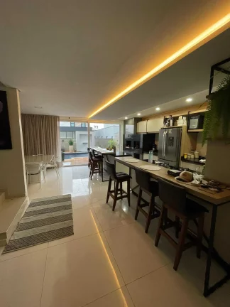 Imagem Casa mobiliada no Condomínio Caledônia com 4 dormitórios sendo 3 suítes e 4 vagas em Camboriú