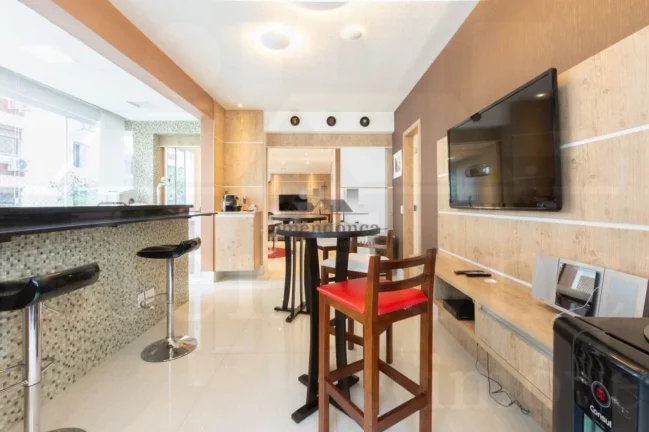 Imagem Higienopolis Apartamento Duplex com 3 suo­tes e 4 vagas, 170m