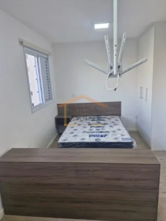 Imagem Apartamento estilo Studio, TOTALMENTE MOBILIADO, dormitório com armários planejados e cama de casa...