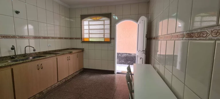 Imagem Sobrado com 3 dormitórios para alugar, 198 m² por R$ 7.000/mês - Jardim - Santo André/SP