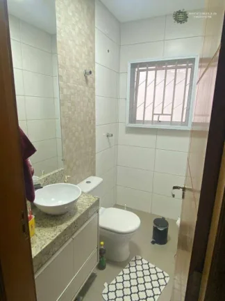 Imagem Sobrado com 3 dormitórios à venda, 180 m² por R$ 950.000,00 - Vila Guilhermina - Praia Grande/SP