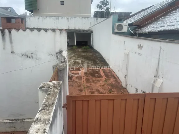 Imagem Casa espaçosa e luxuosa no Centro de Campo Grande-MS: 6 quartos, 4 salas, 2 banheiros, 12 vagas de garagem!