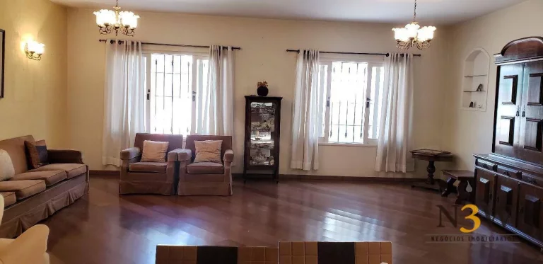 Imagem Casa térrea à venda no Alto de Pinheiros São Paulo SP com 3 dormitórios, 1 suíte, 4 vagas de garagem e 330m² na Rua Barajuba.