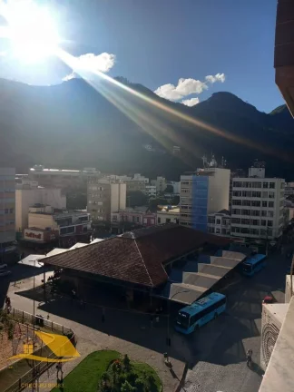 Imagem Vendo Apartamento no Centro com 2 Quartos mais Dependência Completa e ELevador