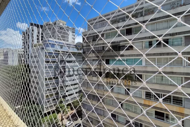 Imagem Apartamento venda Avenida Higienopolis com 3 quartos ( 1 sui­te ) e 1 vaga, 186 m2