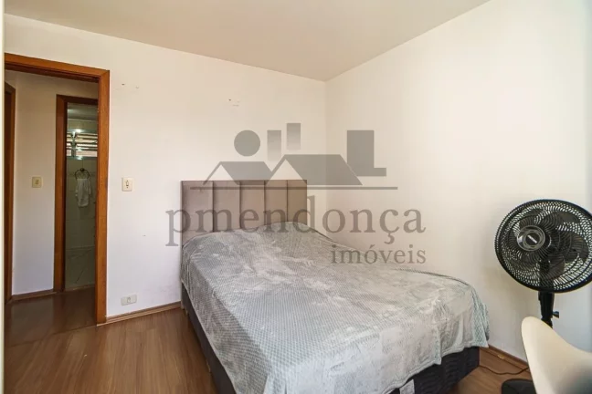 Imagem Este apartamento é ideal para quem busca um espaço amplo e confortável para morar. Com living par...