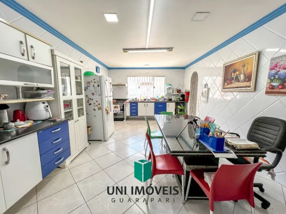 Imagem Casa linear com 4 suítes, lazer privativo a venda no Centro de Guarapari-ES.