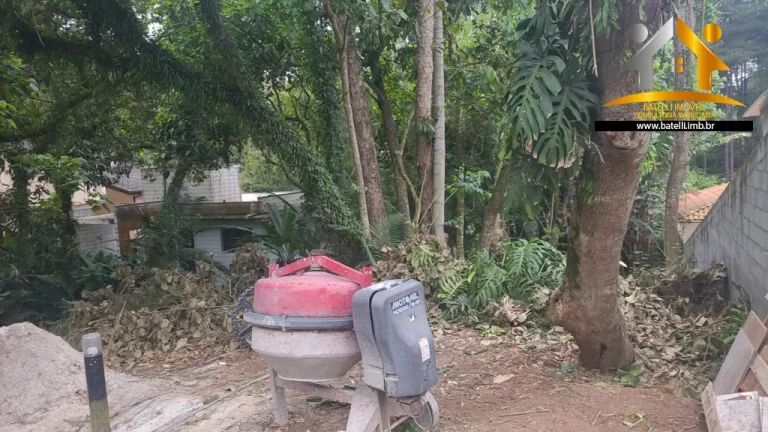 Imagem Terreno à venda no condomínio Vila dos Pinus na Granja Viana - Batelli Imóveis