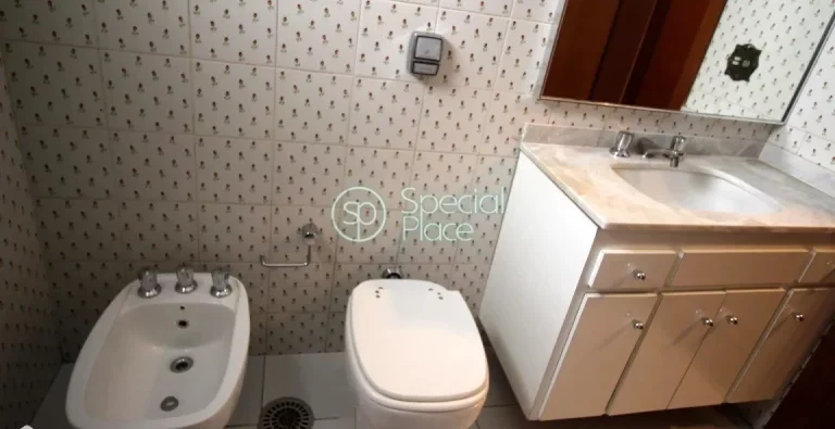 Imagem Amplo apartamento à venda com 4 quartos, sendo 2 suítes, e 4 banheiros no total. Este apartamento ...