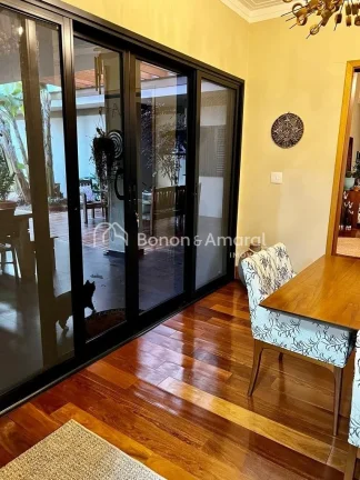 Imagem Casa térrea com 3 quartos (todos suítes, sendo a máster com closet), em terreno de 750 m² e 374 ...