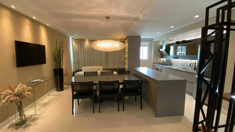 Imagem Apartamento com 3 dormitórios sendo 3 suítes e 3 vagas de garagem em Balneário Camboriú/SC