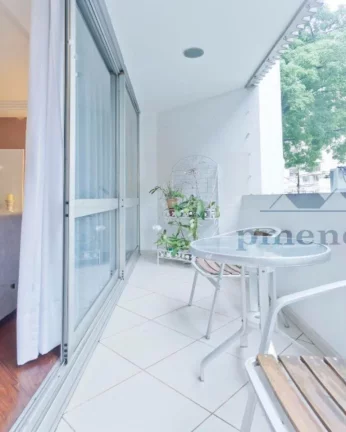 Imagem Excelente apartamento todo reformado em ótimo estado de conservação, living para 3 ambientes, var...