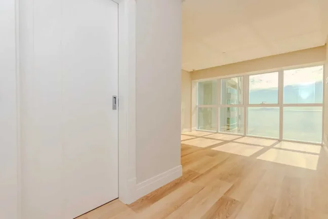 Imagem Apartamento com 4 dormitórios sendo 2 suítes e 4 vagas de garagem em Balneário Camboriú