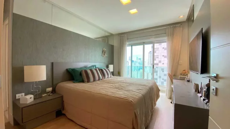 Imagem Apartamento vista mar mobiliado com 3 suítes e 3 vagas de garagem no Centro de Balneário Camboriú