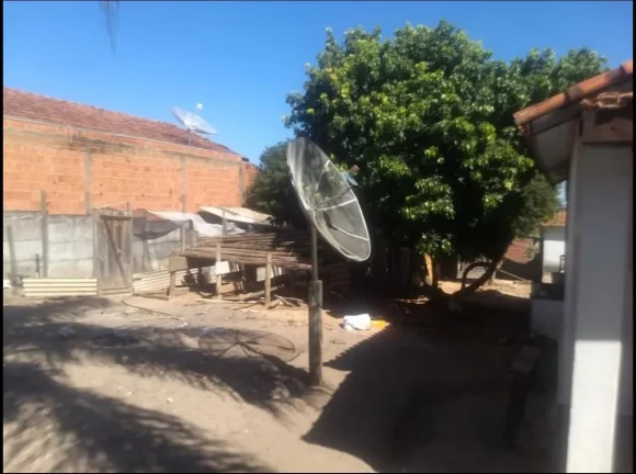 Imagem Casa disponível para venda e locação no bairro Anhumas.Conta 03 dormitórios, um banheiro social,...