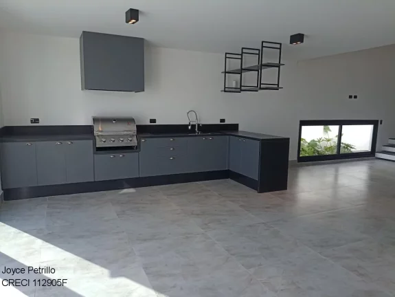 Imagem Casa Nova com Arquitetura Moderna à Venda em Condomínio Fechado na Cidade de Peruíbe.
