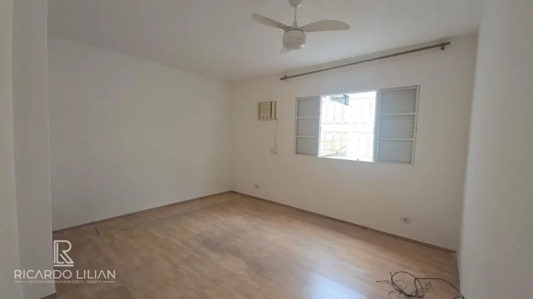 Imagem Casa com 3 dormitorios sendo uma suite e duas vagas localizada proximo ao Metro Vila Sonia.