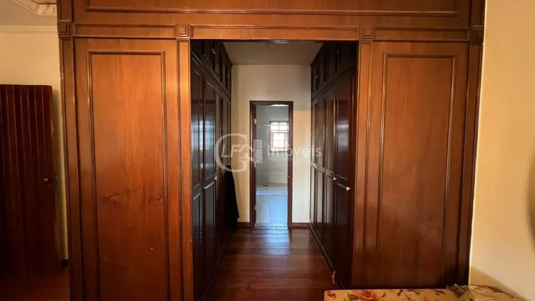 Imagem Imperdível oportunidade! Casa à venda em Campo Grande-MS, Chácara Cachoeira: 4 quartos, 1 suíte, 5 salas, 2 banheiros, 10 vagas de garagem, 340m².