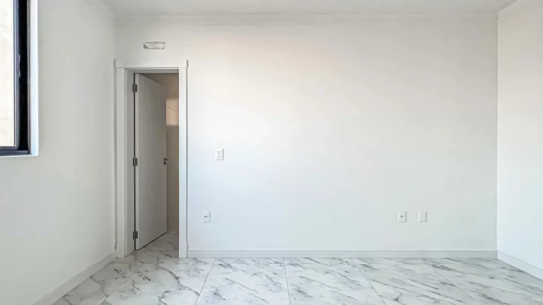 Imagem Apartamento com vista panorâmica com 2 suítes e 2 vagas de garagem em Balneário Perequê/SC