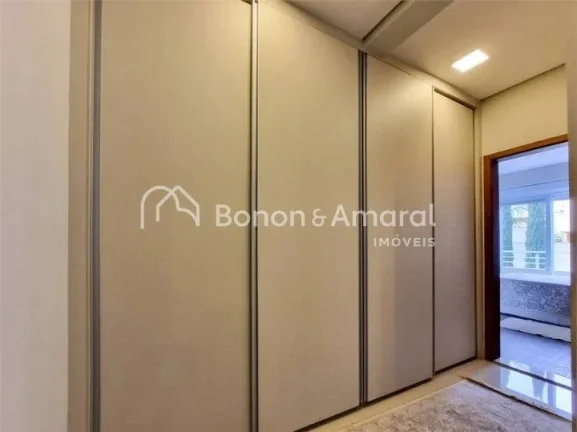 Imagem Excelente casa com 251m² de construção. Possui 4 vagas na garagem, Ao entrar nesta casa dos sonho...