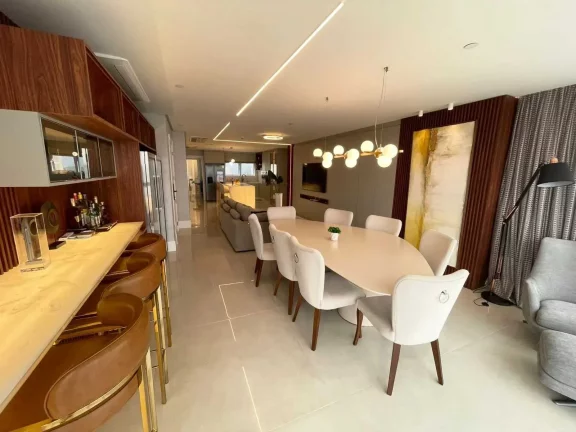 Imagem Apartamento alto padrão frente mar com 4 suítes e 3 vagas de garagem - Av. Atlântica/SC