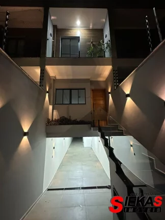Imagem Casa à venda em São Paulo-SP, Artur Alvim: 3 quartos, 3 suítes, 1 sala, 4 banheiros, 5 vagas, 160m²!