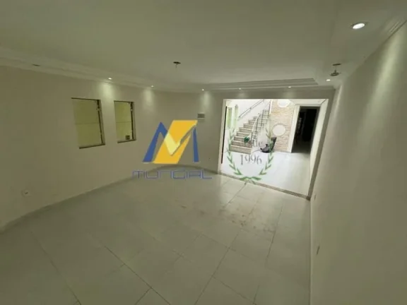Imagem Sobrado à Venda com 264m², 4 dormitórios, 1 suíte, 2 salas e 2 vagas!!!