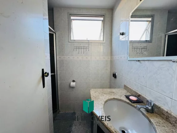 Imagem Apartamento Amplo frente para a rua 02 quartos (01 suíte), Garagem, Área Externa, Praia do Morro