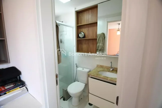 Imagem Localizado no charmoso bairro do Taquaral, este apartamento oferece uma combinação perfeita de con...