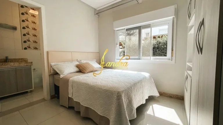 Imagem Casa térrea em Condomínio com 04 suítes mobiliado e decorado