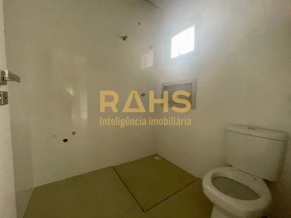 Imagem Ótimo sobrado geminado com 1 suíte mais 2 quartos a venda no bairro Bom Retiro em Joinville. Conta...