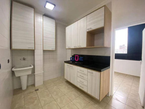 Imagem Apartamento 2 dormitórios para locação no coração do Gonzaga – a menos de 100 metros da praia!
