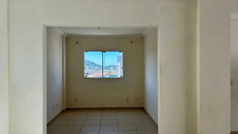 Imagem Cobertura com 3 dormitórios sendo 1 suíte e 2 vagas de garagem em Navegantes/SC