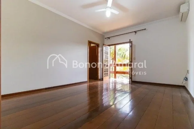 Imagem Ampla e confortável, esta excelente residência conta com 330m² de área construída, oferecendo e...