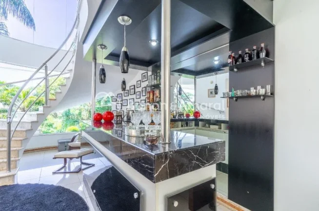 Imagem Aproveite a oportunidade de viver em uma casa encantadora, projetada por um arquiteto de renome, Aqu...