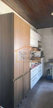 Imagem Sobrado bem estruturado, com acabamento externo totalmente revestido, dispensando manutenção de pi...
