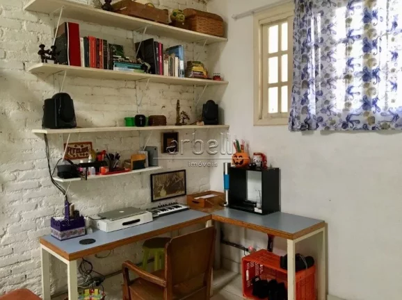 Imagem Casa estilo loft, com 110 m² e área total de 70 m², 01 dormitório, sala dois ambientes, banheiro...