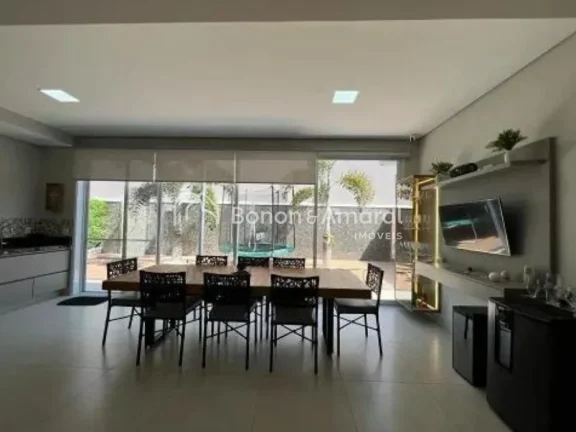 Imagem Linda casa à venda no Condomínio Portal do Jequitibá, em Valinhos/SP, com 3 suítes, todas com va...