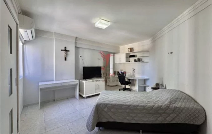 Imagem Apartamento de 3 Suites, 2 Varandas, Maravilhoso no bairro de Tambaú a 300m da Praia