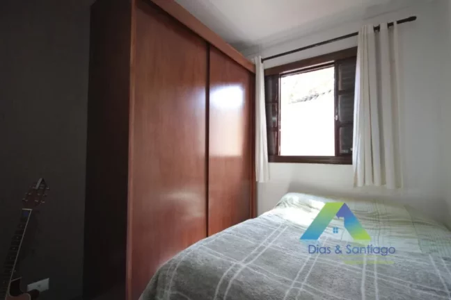 Imagem CASA COM 3 DORMTS 180 MTS EXCELENTE LOCALIZAÇÃO !!!