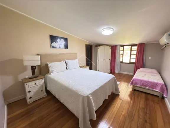 Imagem CASA EM PEDRA AZUL