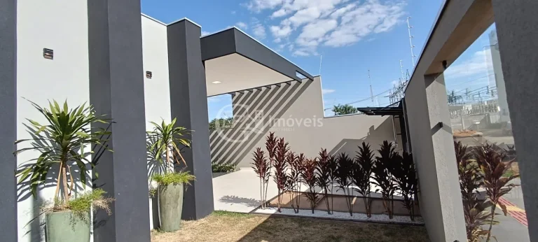 Imagem Imperdível casa à venda em Campo Grande-MS, Bairro Seminário: 3 quartos, 1 suíte, 2 salas, 3 banheiros, 3 vagas, 128m².