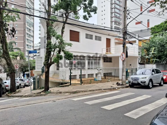 Sobrado para Locação Comercial
280m2 ao lado do Metrô Vila Madalena