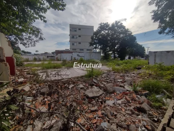 Terreno à Venda: Próximo ao Aeroporto e Posto de Gasolina!
